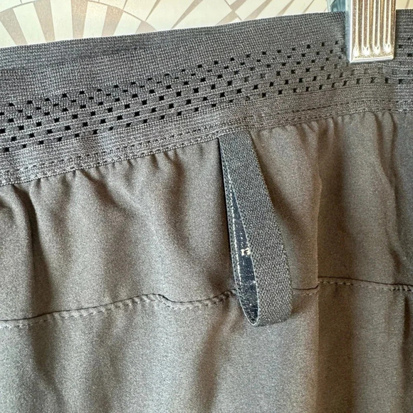 VRST Men’s NWT Men’s Shorts Black 5 inch inseam Built in Brief XXLARGE - Picture 4 of 8